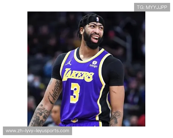 理查德·汉密尔顿以中距离精准投篮著称成为活塞攻防枢纽